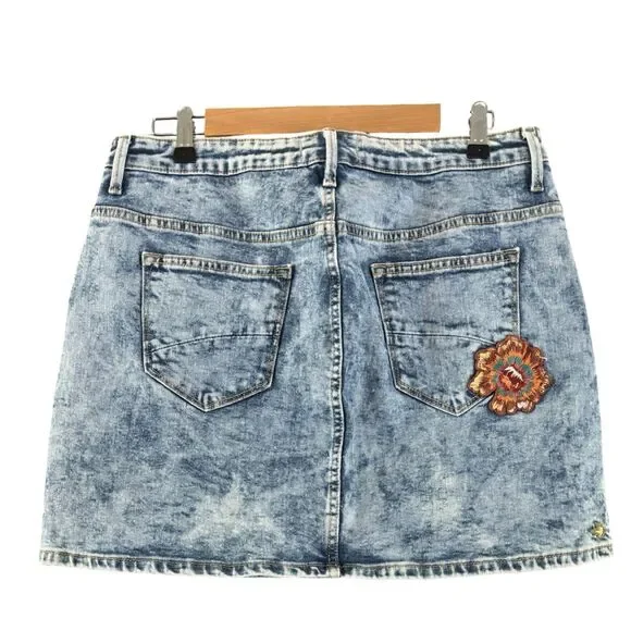 Driftwood Stef Embroidered Floral Blue Denim Jean Skirt Women’s Size 30 NWT - Picture 9 of 10